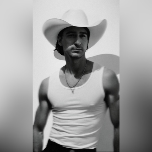 Meet your Posher, Bravo - Picture 1 of 3